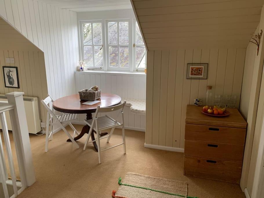 Trinity Annexe An Adorable First Floor Light And Lofty Space Within An Aonb Godmanstone Exteriör bild